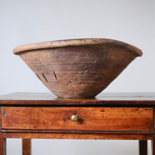 Load image into Gallery viewer, Sculptural French Tian
