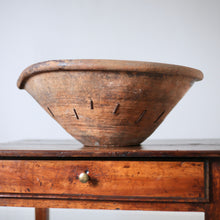 Load image into Gallery viewer, Sculptural French Tian

