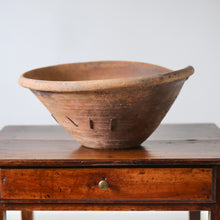 Load image into Gallery viewer, Sculptural French Tian
